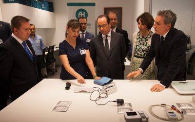 O presidente da França, François Hollande, visita a empresa Accuhealth Chile